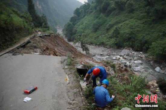 2024香港正版资料免费直播解析：安全评估方案_UYZ54.81神话版